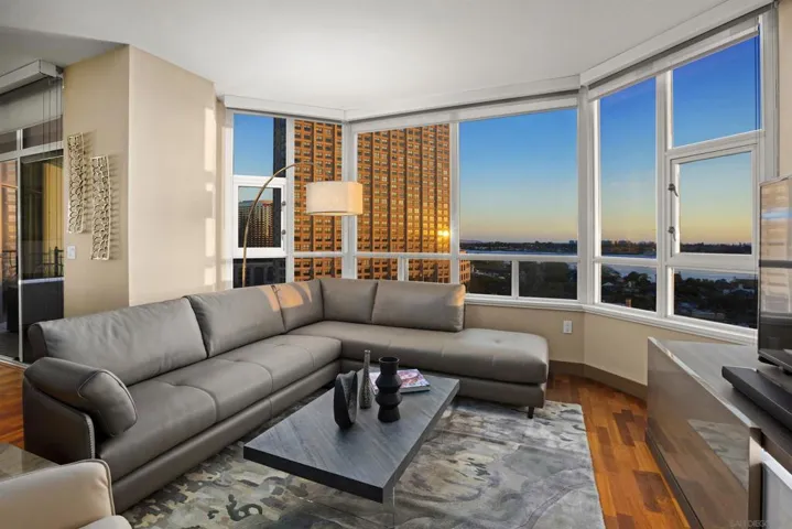 700 W Harbor Dr. 1203, San Diego, California 92101