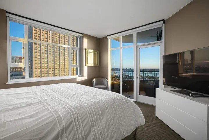 700 W Harbor Dr. 1203, San Diego, California 92101