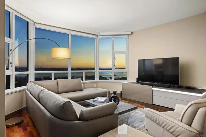 700 W Harbor Dr. 1203, San Diego, California 92101