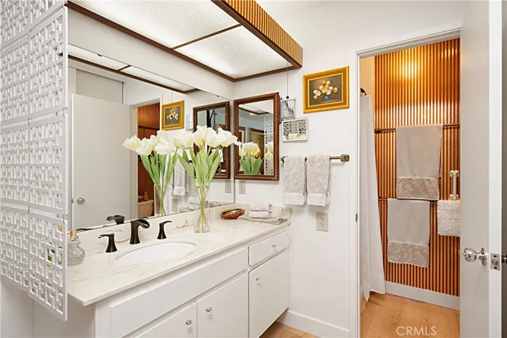 MASTER BEDROOM BATH