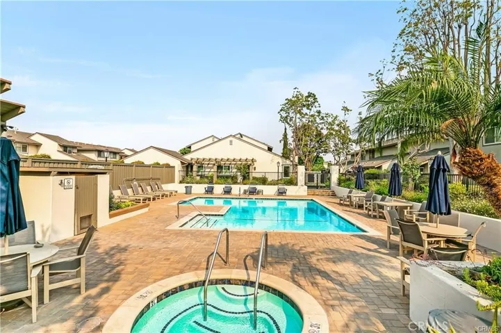 POOL & SPA
