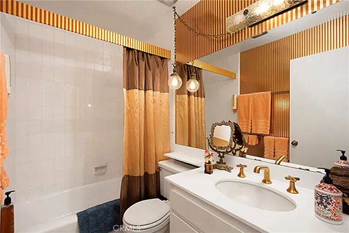 MASTER BEDROOM BATH
