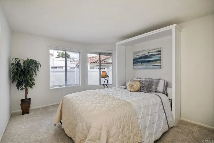 Note murphy bed