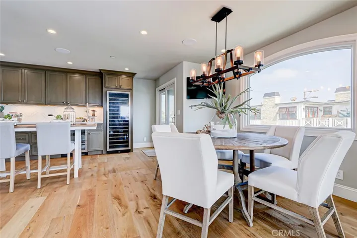303 7th Street A, Manhattan Beach, California 90266