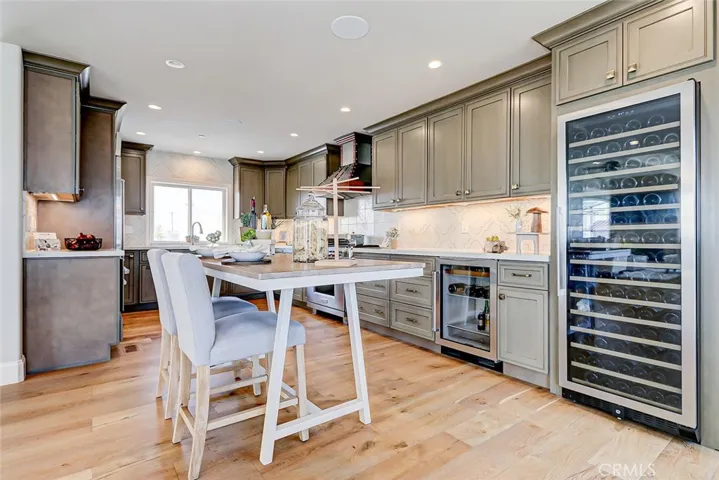303 7th Street A, Manhattan Beach, California 90266