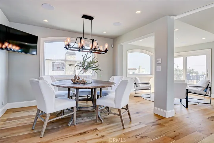 303 7th Street A, Manhattan Beach, California 90266