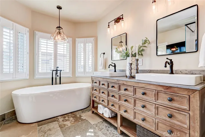 303 7th Street A, Manhattan Beach, California 90266