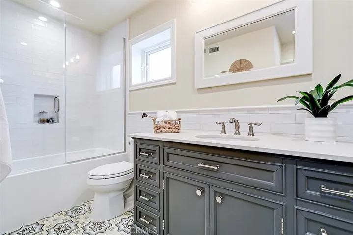 303 7th Street A, Manhattan Beach, California 90266