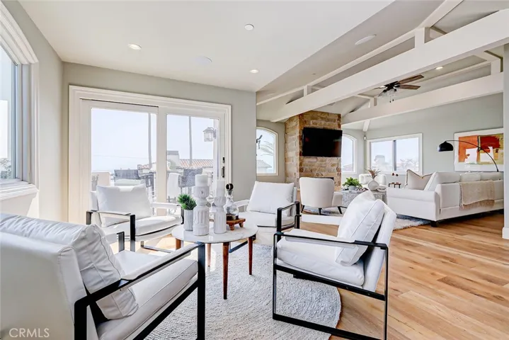303 7th Street A, Manhattan Beach, California 90266