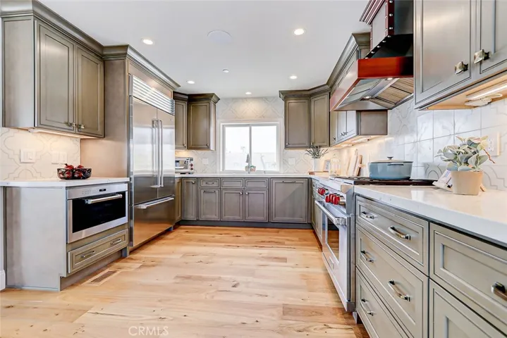 303 7th Street A, Manhattan Beach, California 90266