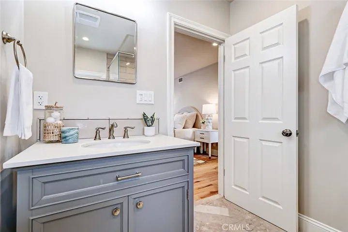 303 7th Street A, Manhattan Beach, California 90266