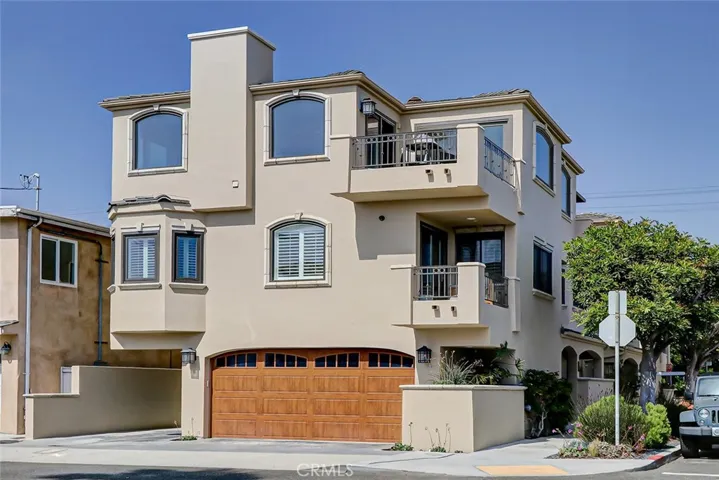 303 7th Street A, Manhattan Beach, California 90266