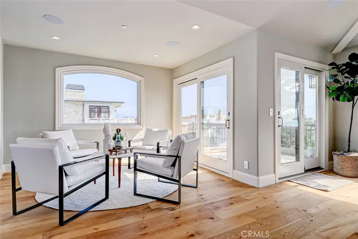 303 7th Street A, Manhattan Beach, California 90266