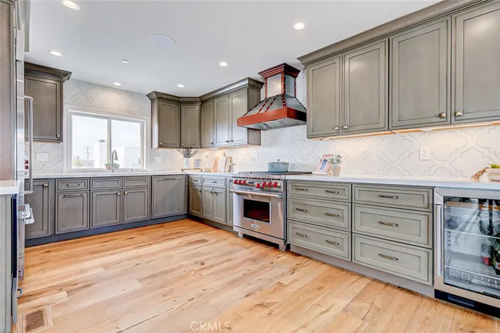 303 7th Street A, Manhattan Beach, California 90266
