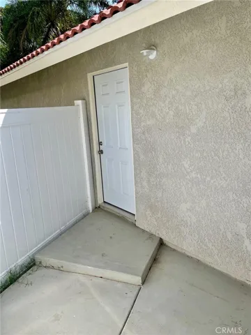 Entry for rear unit