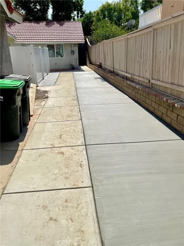 Walk  way to rear unit