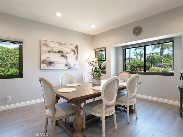 Casual Dining Area