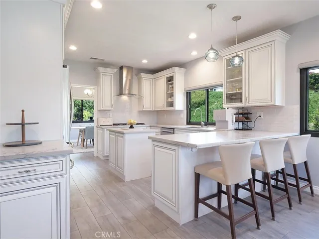 Kitchen with Breakfast Bar