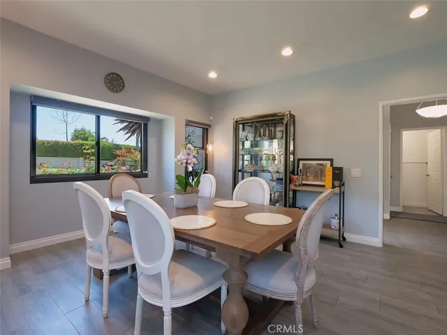 Casual Dining Area