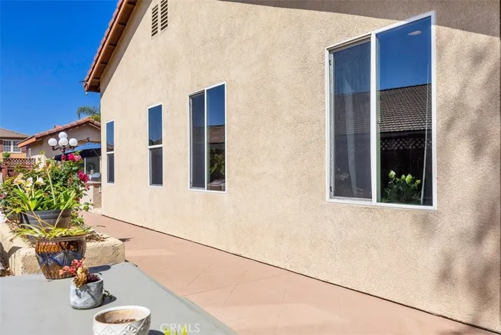 Tinted windows to keep the house nice and cool!