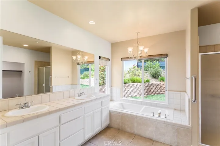 Primary bath with 2 sinks, separate soaking  tub and walk in shower.