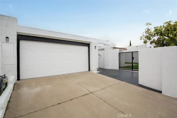 10081 La Quinta Circle, Fountain Valley, California 92708