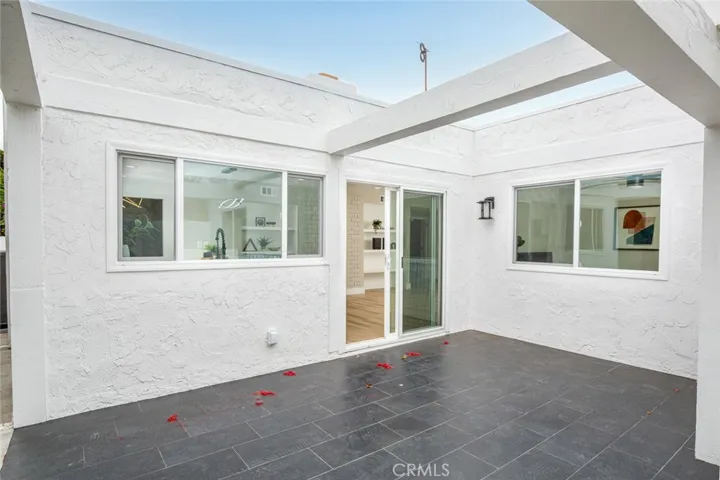 10081 La Quinta Circle, Fountain Valley, California 92708