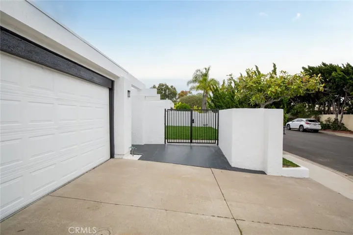 10081 La Quinta Circle, Fountain Valley, California 92708