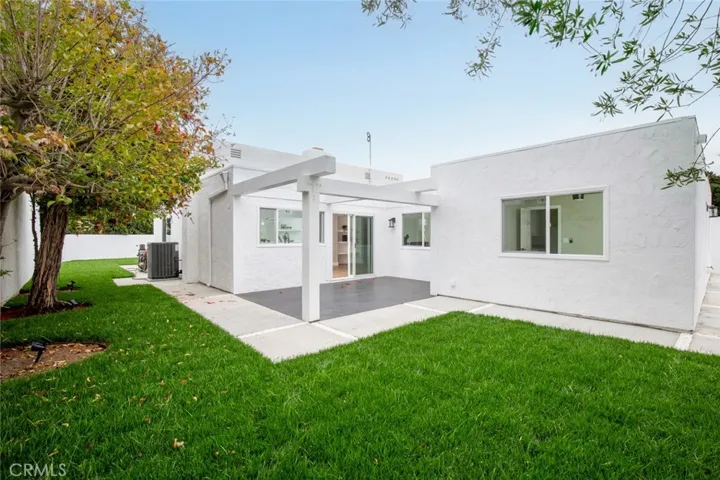 10081 La Quinta Circle, Fountain Valley, California 92708