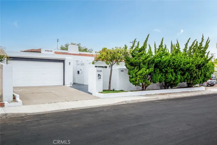 10081 La Quinta Circle, Fountain Valley, California 92708