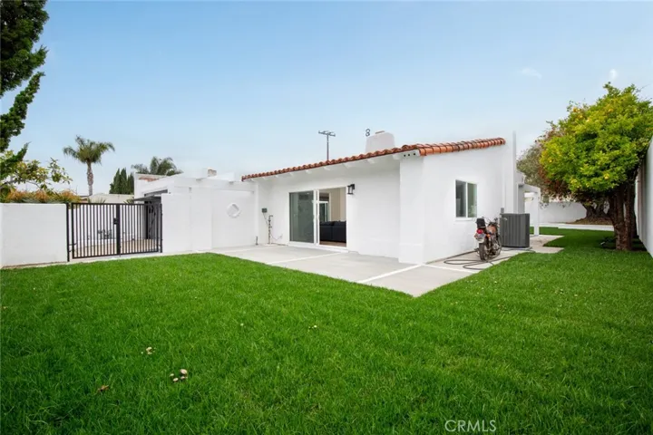10081 La Quinta Circle, Fountain Valley, California 92708