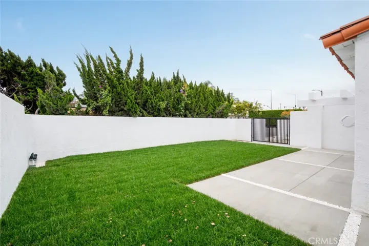 10081 La Quinta Circle, Fountain Valley, California 92708