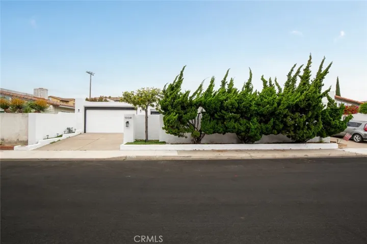 10081 La Quinta Circle, Fountain Valley, California 92708