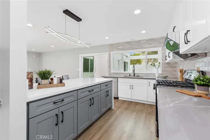 10081 La Quinta Circle, Fountain Valley, California 92708