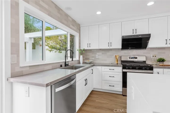 10081 La Quinta Circle, Fountain Valley, California 92708