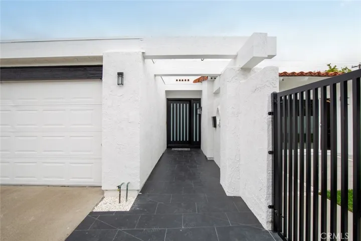 10081 La Quinta Circle, Fountain Valley, California 92708
