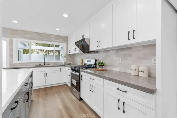 10081 La Quinta Circle, Fountain Valley, California 92708