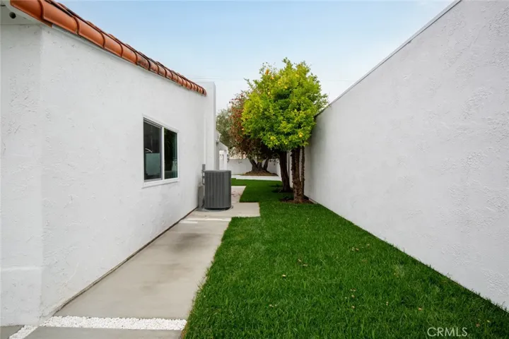 10081 La Quinta Circle, Fountain Valley, California 92708