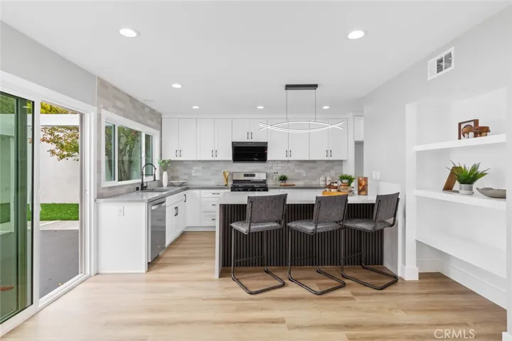 10081 La Quinta Circle, Fountain Valley, California 92708