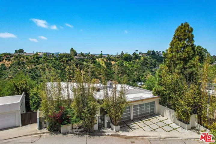 1991 Stradella Road, Los Angeles, California 90077