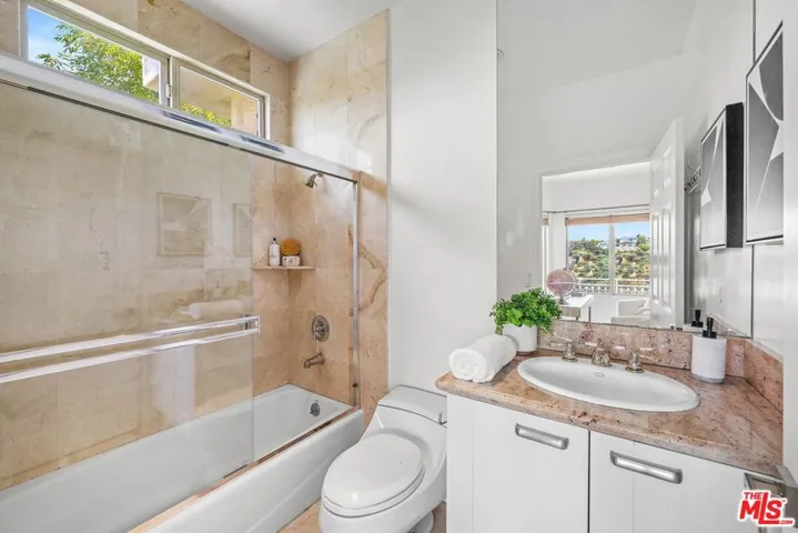 1991 Stradella Road, Los Angeles, California 90077