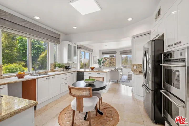 1991 Stradella Road, Los Angeles, California 90077