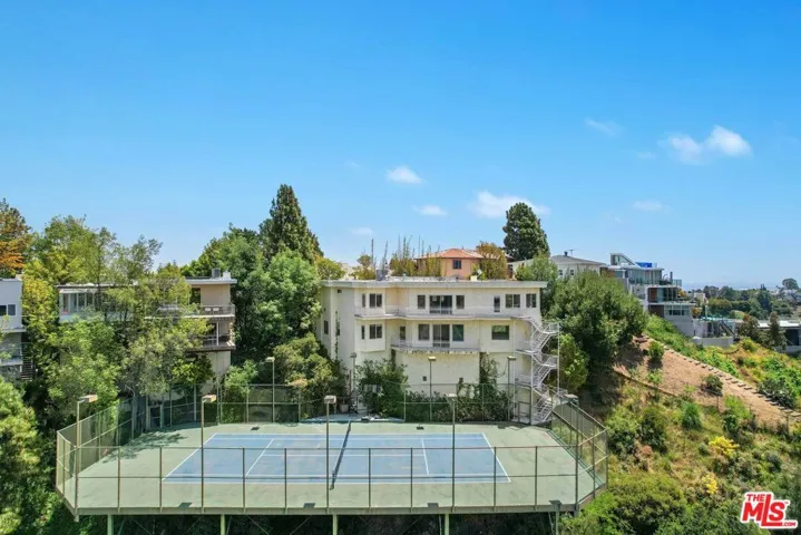 1991 Stradella Road, Los Angeles, California 90077