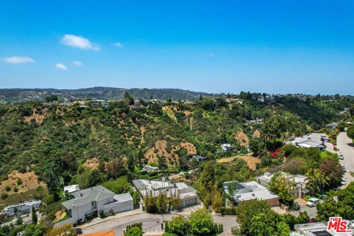 1991 Stradella Road, Los Angeles, California 90077