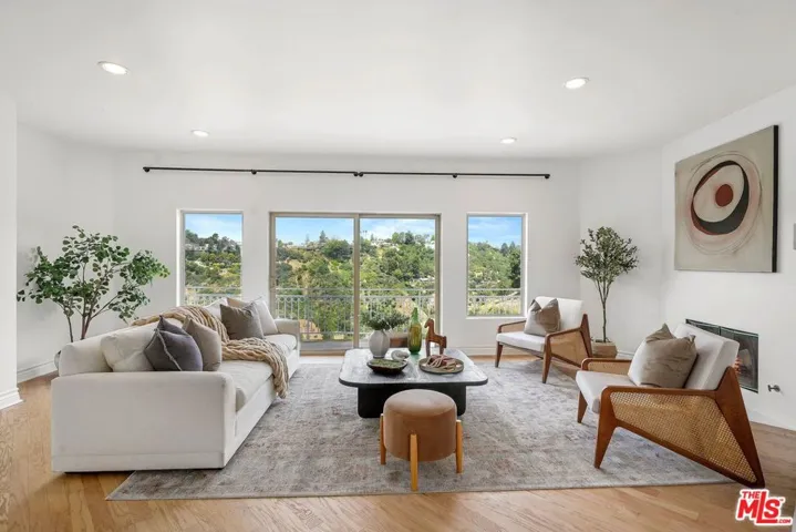 1991 Stradella Road, Los Angeles, California 90077