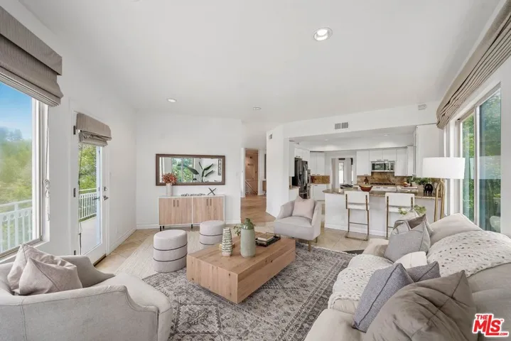 1991 Stradella Road, Los Angeles, California 90077