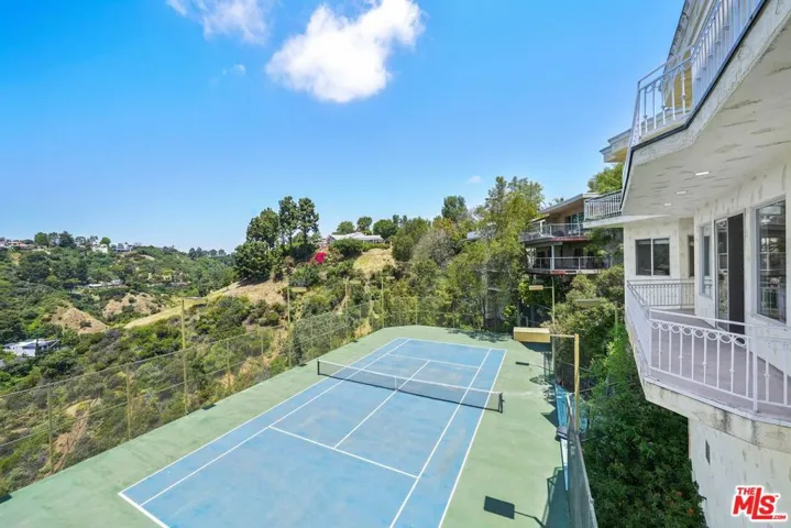 1991 Stradella Road, Los Angeles, California 90077
