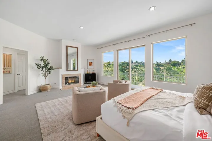 1991 Stradella Road, Los Angeles, California 90077