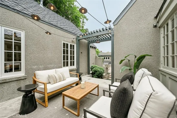 A peek past the outdoor shower to pool area.