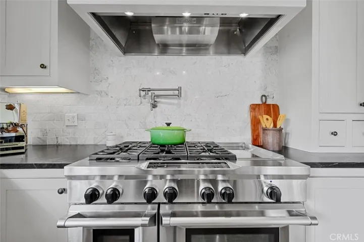 6 burner gas stove with griddle and 2 ovens.